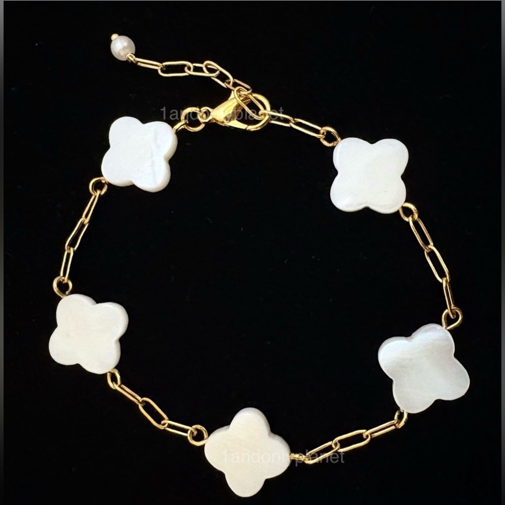 🌹HP🌹✨NEW✨Large Size Mother of Pearl Shell Cross Flower Beads Beacelet - Picture 2 of 3
